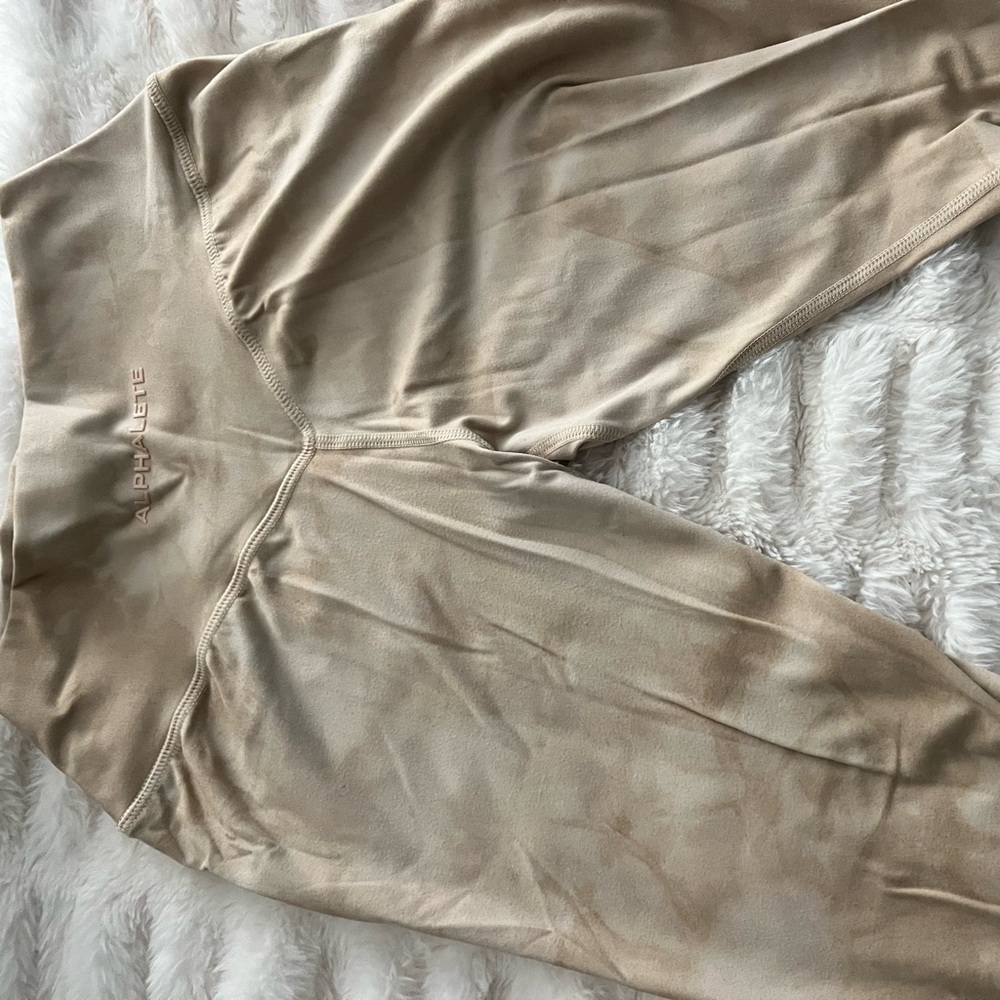 Alphalete leggings, worn once like new !!